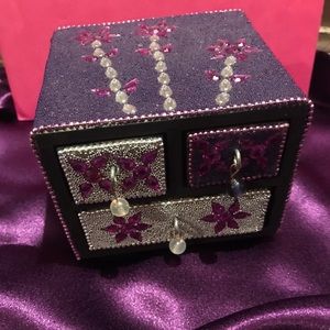 Embellished jewelry box